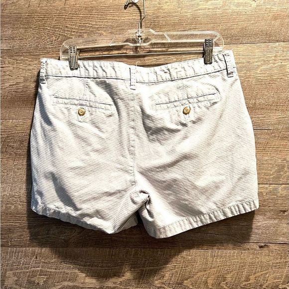 Gap Girlfriend Khakis 5” Shorts Sz 12 - Picture 3 of 4